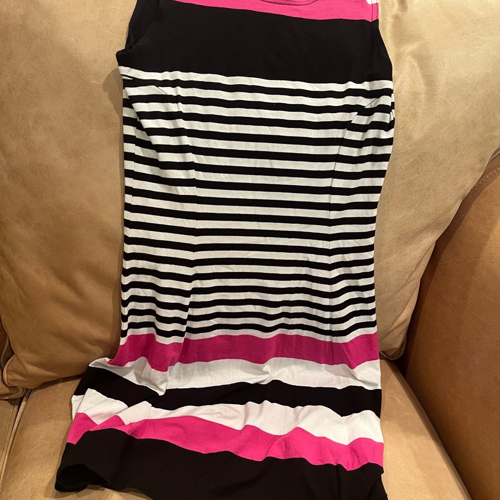 XS Sleeveless fitted Bloomingdale’s brand Aqua approximately 3” above knee